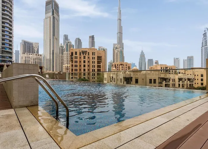 Waves Holiday Home - Chic Apartment With Dubai Skyline Views