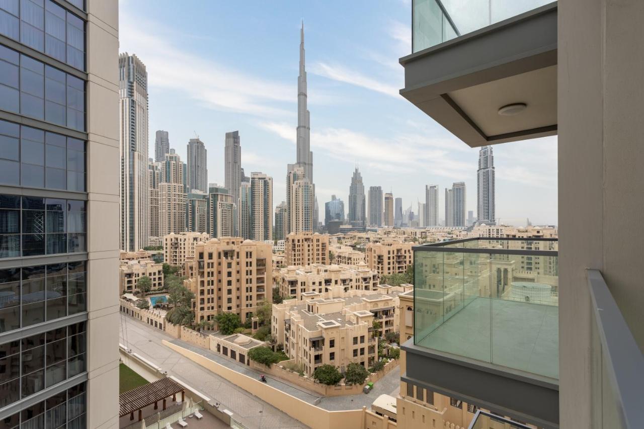 Waves - Chic With Skyline Views شقة