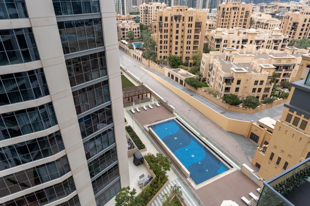 Waves - Chic With Skyline Views شقة