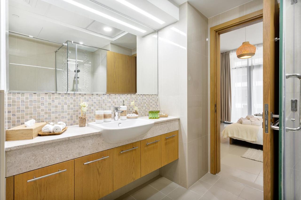 Waves - Chic With Skyline Views شقة *