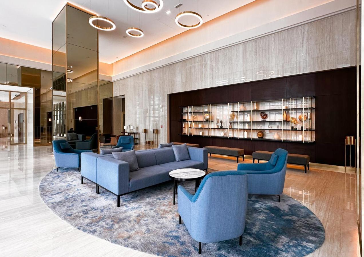 Apartment Waves - Chic With Skyline Views